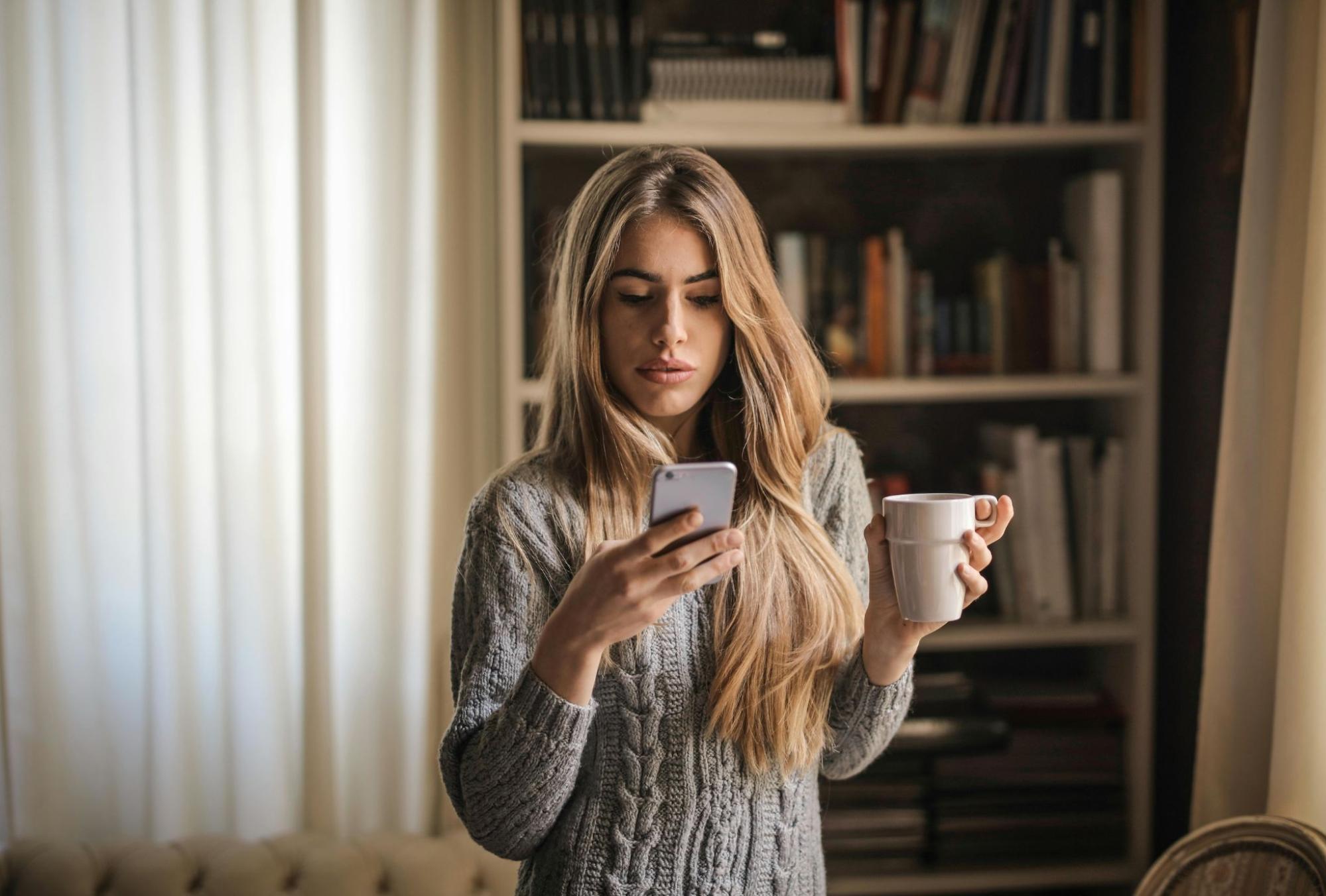 Woman-reading-texting-red-flags-on-phone